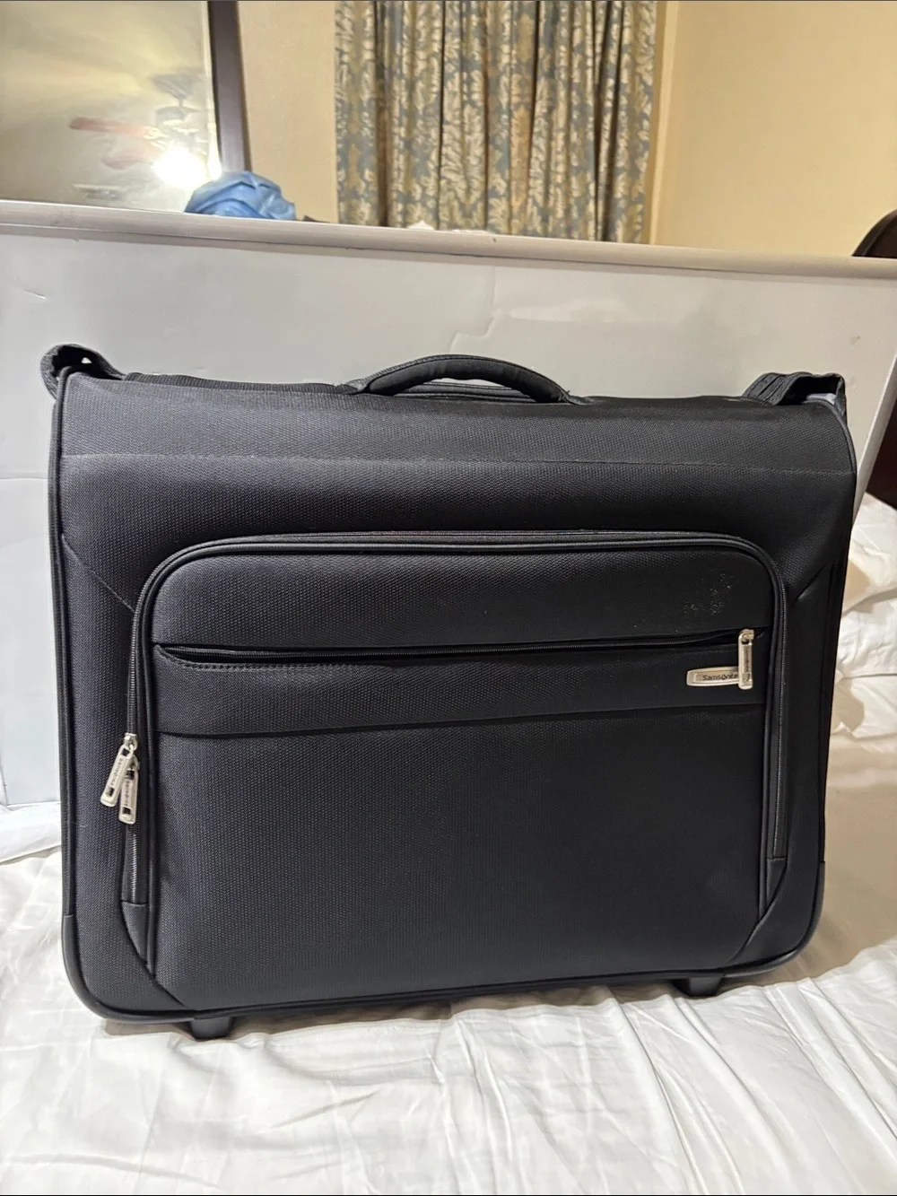 Samsonite Bi-fold Travel suitcase/ Garment Bag with Zippered Interior. Like new